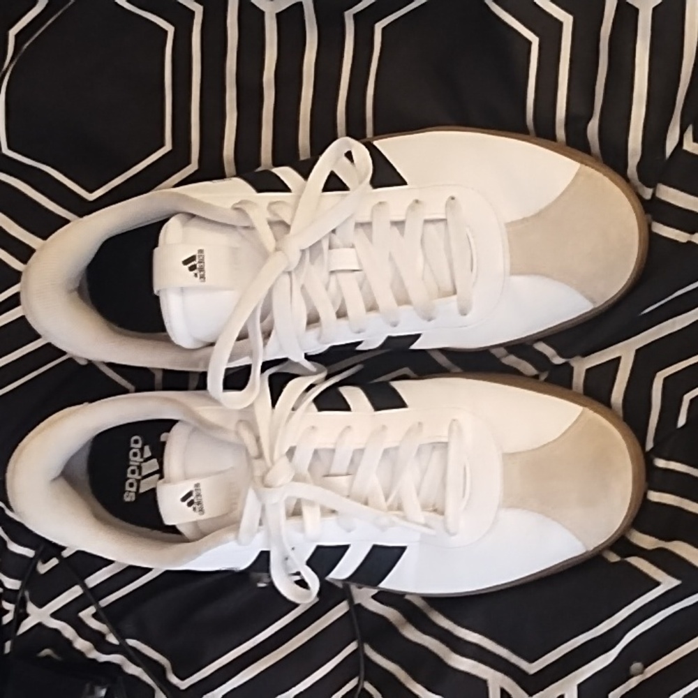 Adidas shoes - Picture 2 of 4
